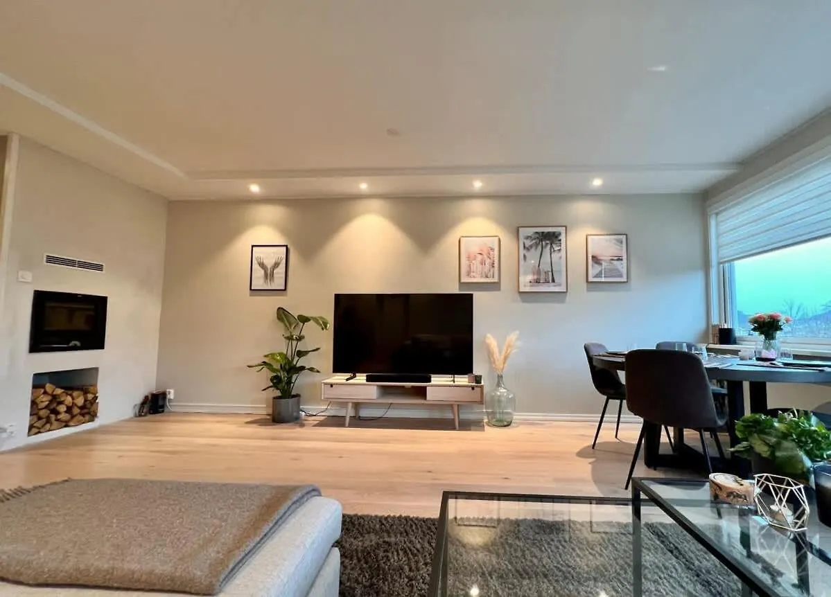 Sea View & Balcony - Top-Floor Apartment Near Old Bergen 0*,  Norway