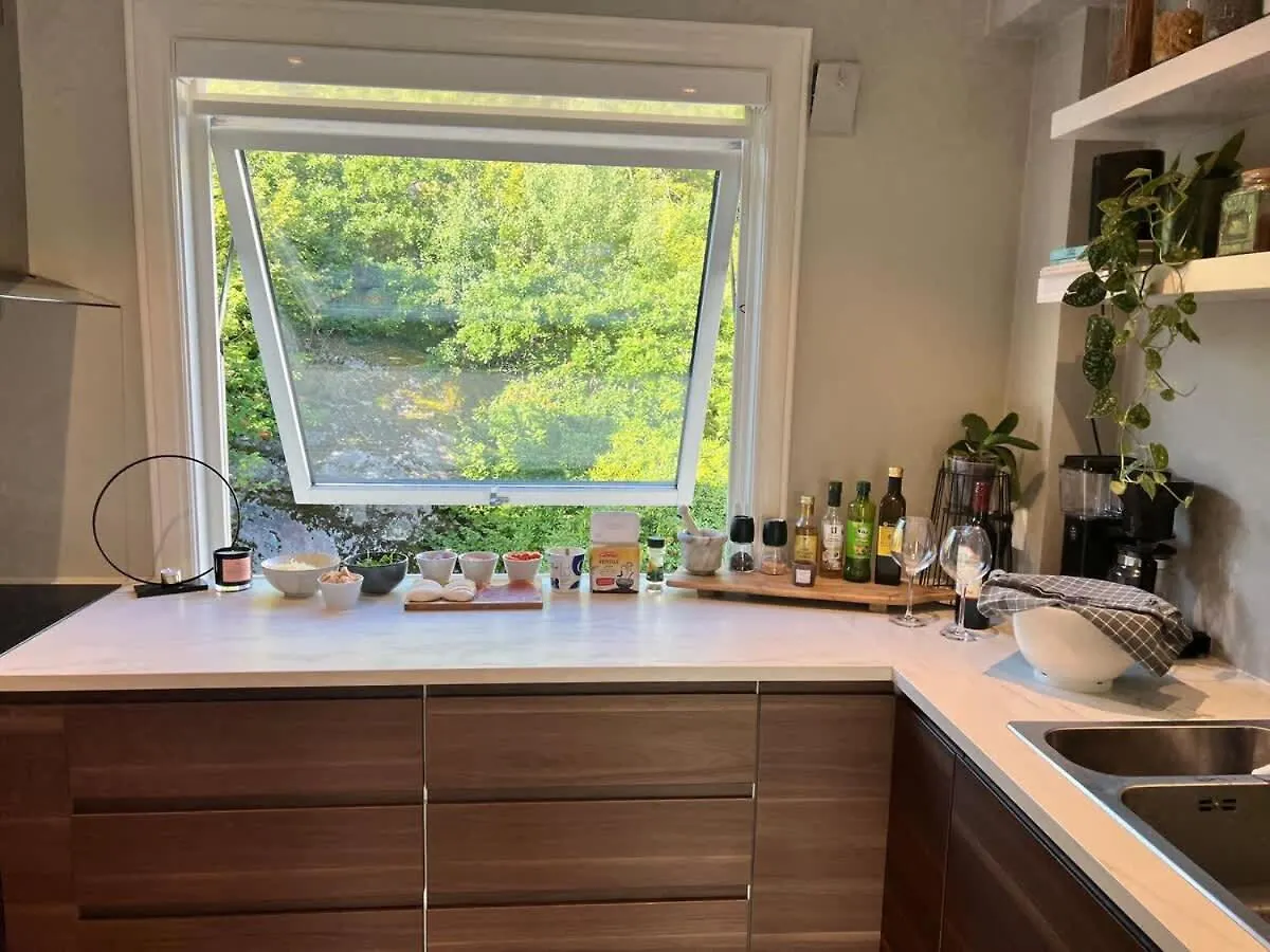 Sea View & Balcony - Top-Floor Apartment Near Old Bergen