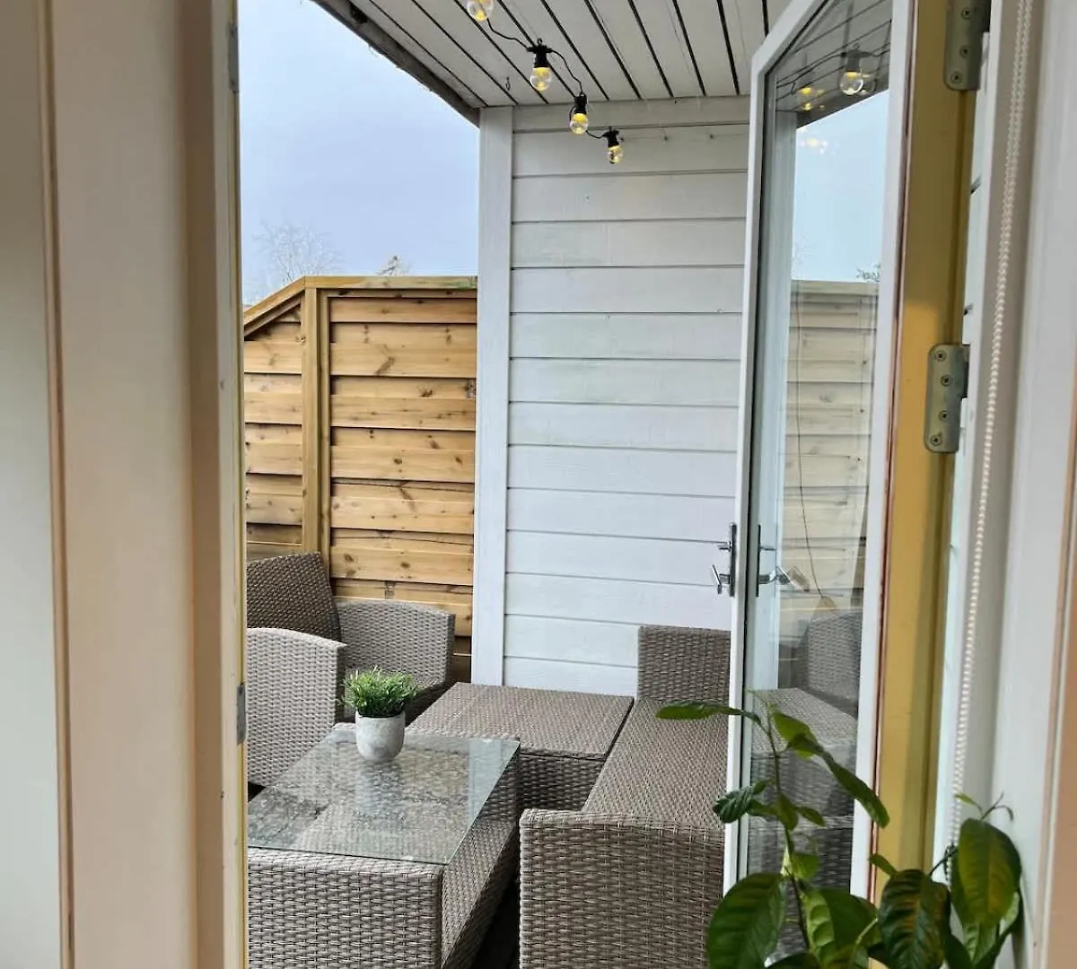 Sea View & Balcony - Top-Floor Apartment Near Old Bergen Norway